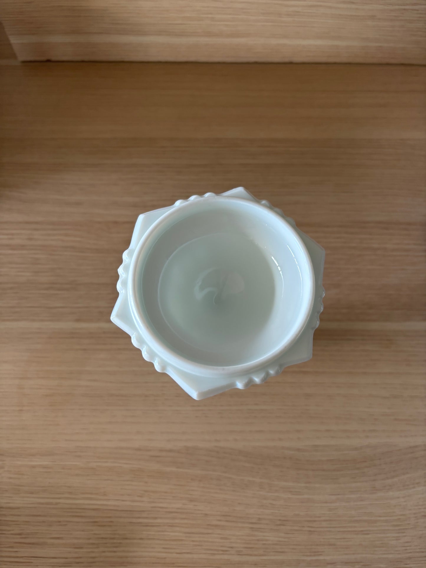 Vintage ljusstake i vitt opalglas – Ząbkowice
