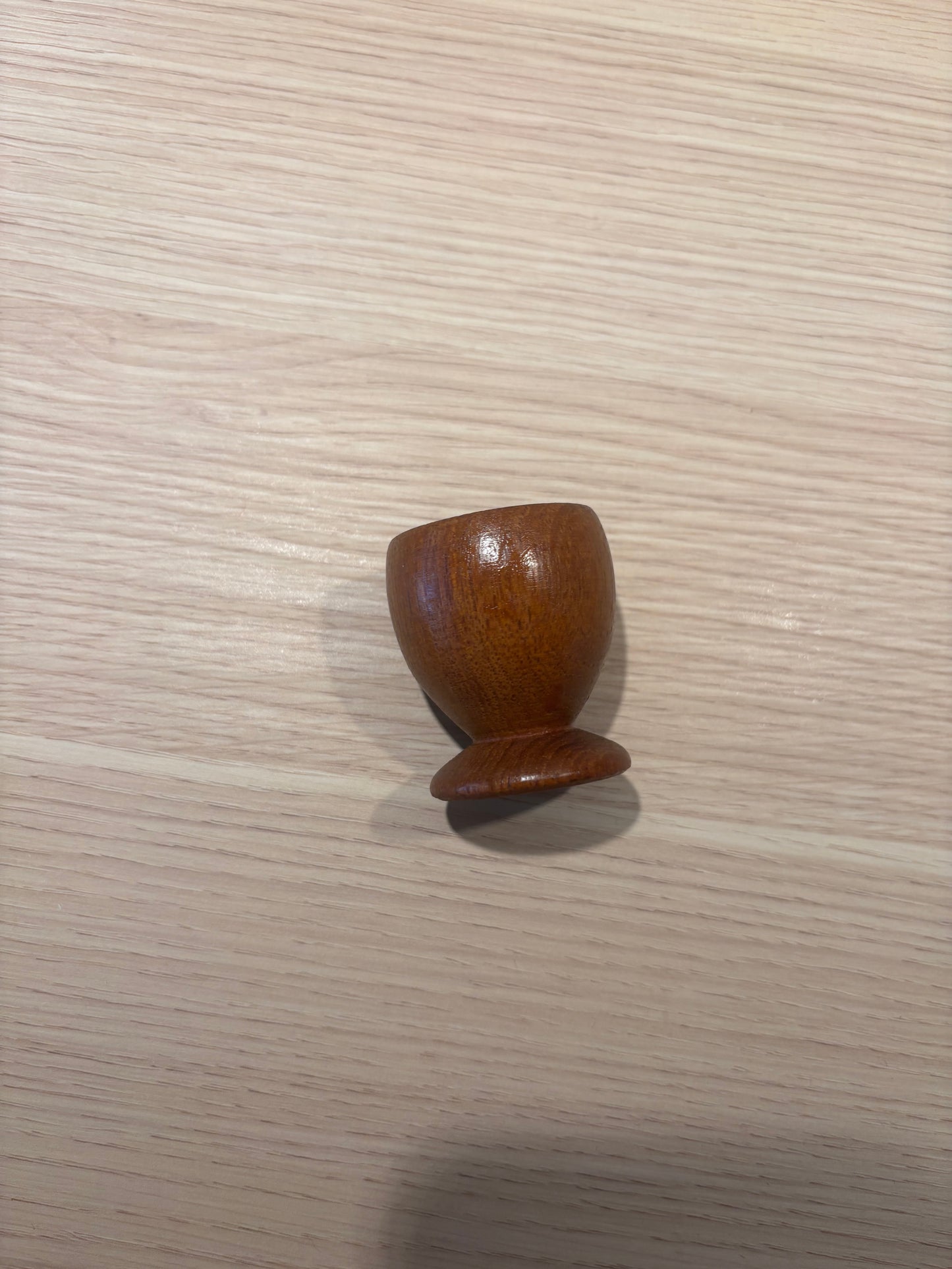Vintage äggkopp av teak