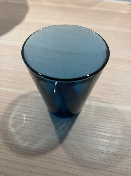 Vereco juiceglas i transparent koboltblått glas
