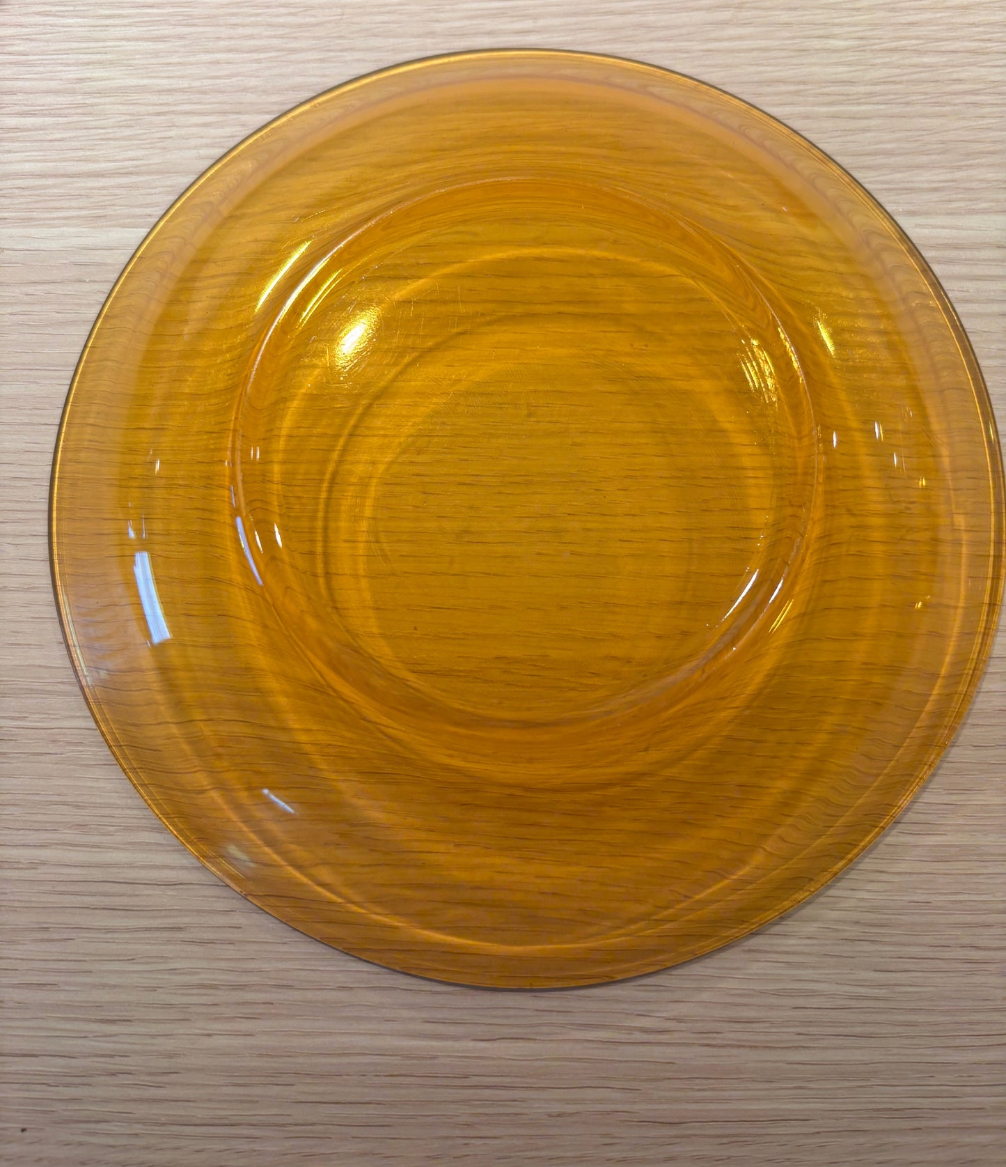 Vereco djup tallrik i bärnstensfärgat glas.