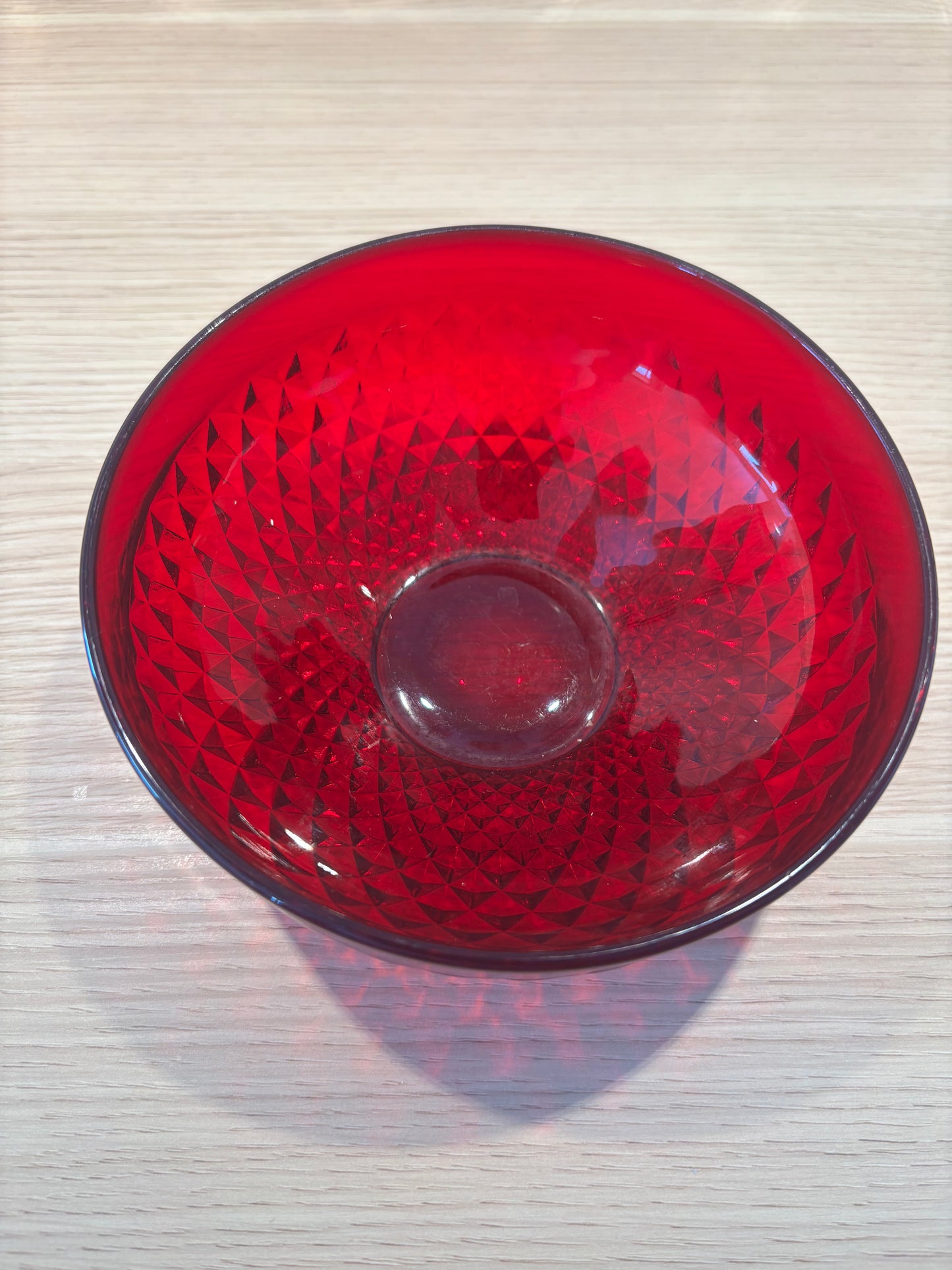 Glasskål i rött glas – svensk design 1960-tal