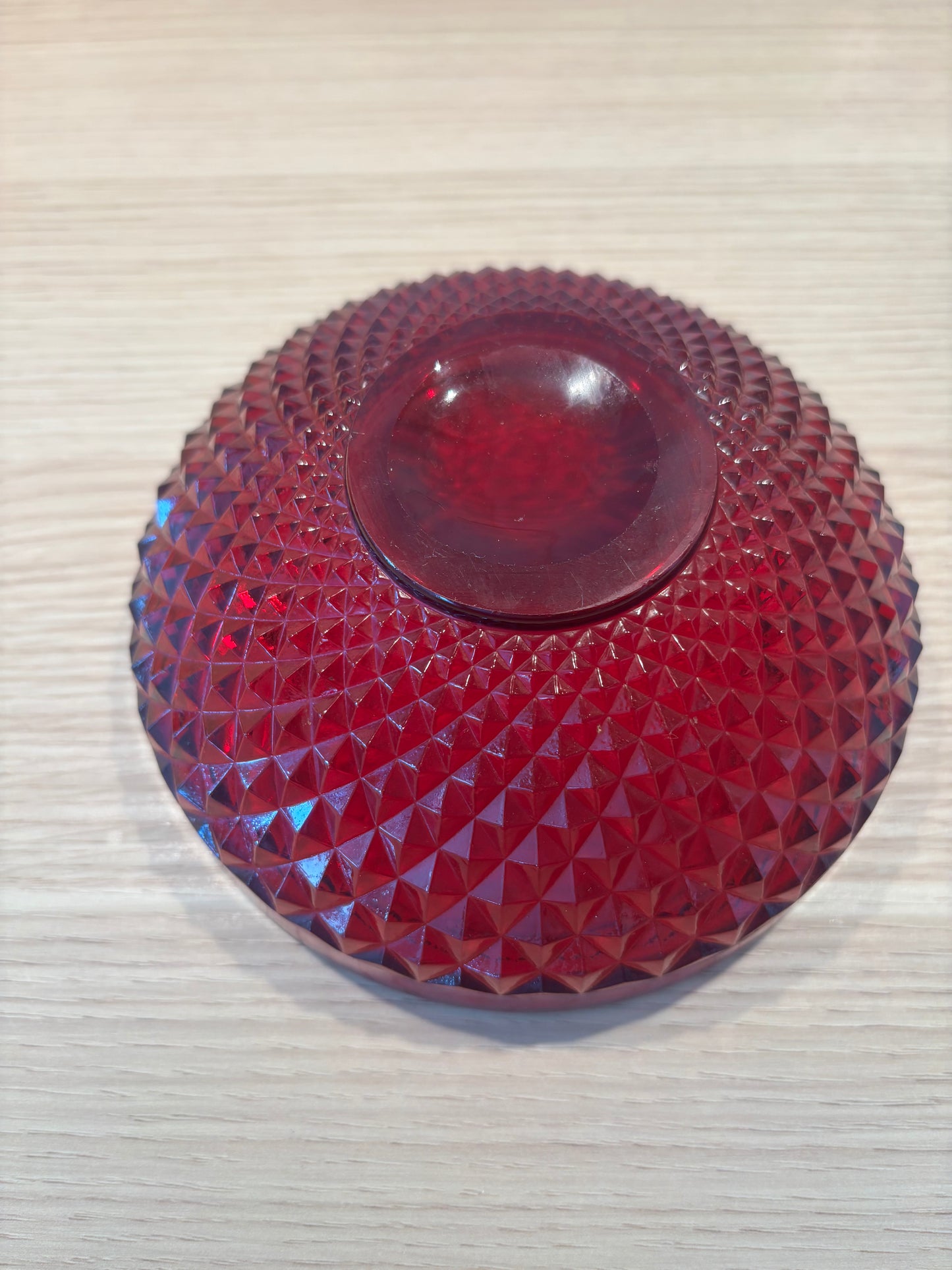 Glasskål i rött glas – svensk design 1960-tal