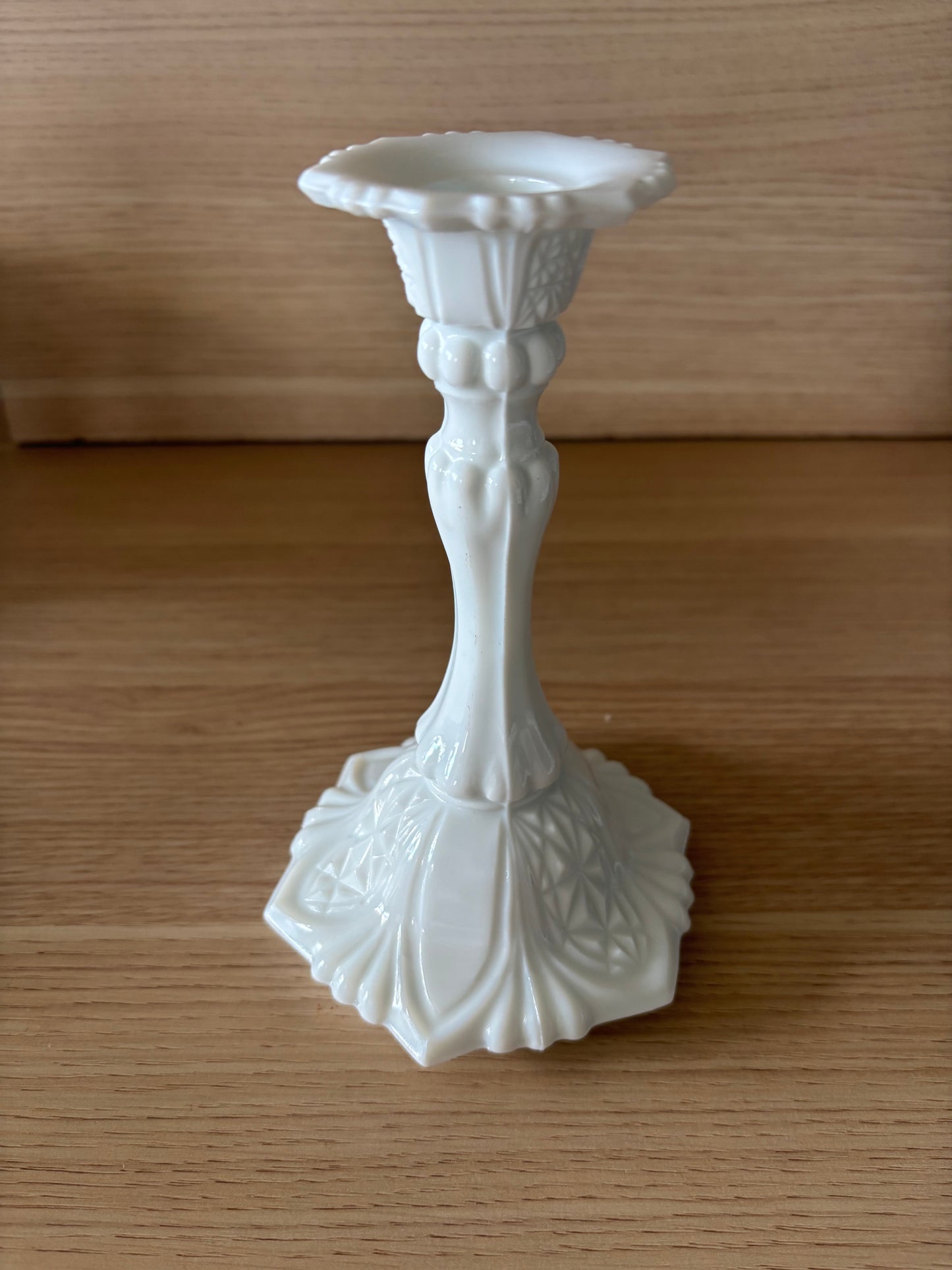 Vintage ljusstake i vitt opalglas – Ząbkowice