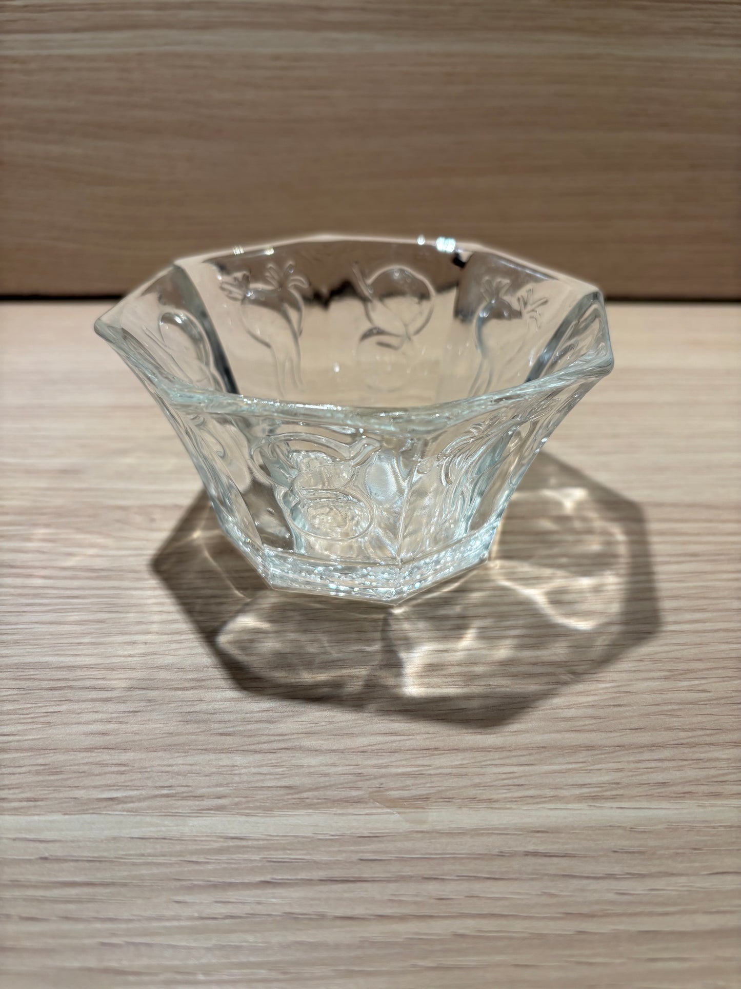 Vintage fransk pressglasskål med fruktmotiv