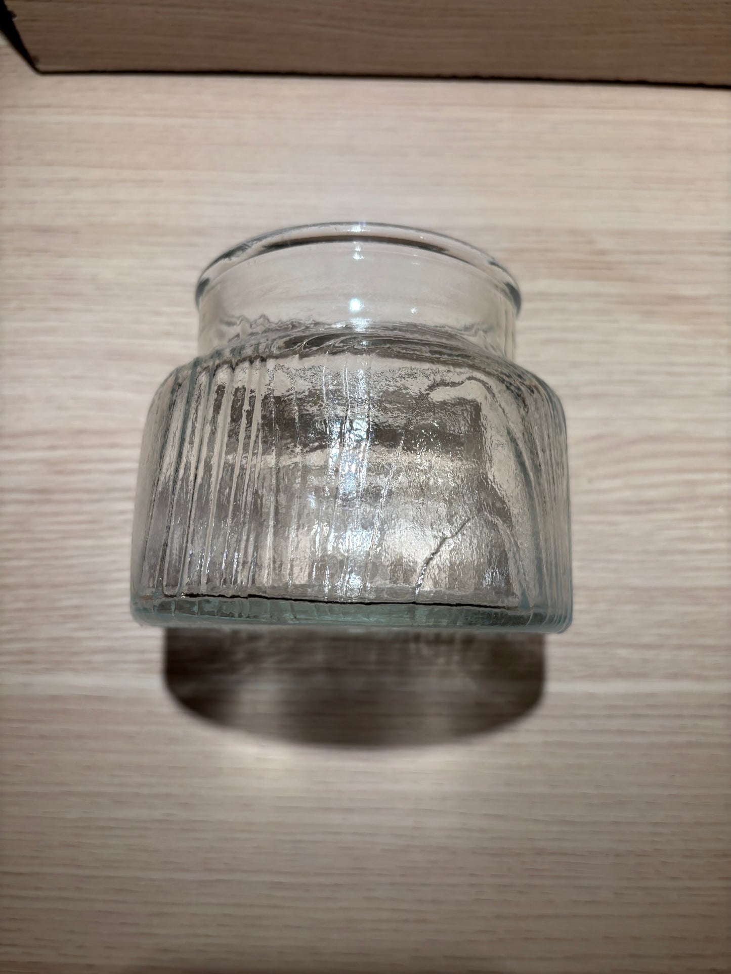 Dekorativ glasburk i klassisk vintage-stil